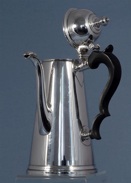 A George V silver coffee pot, by R & W Sorley, Height 8 ¾”/223mm Weight 22.5oz/638 grms